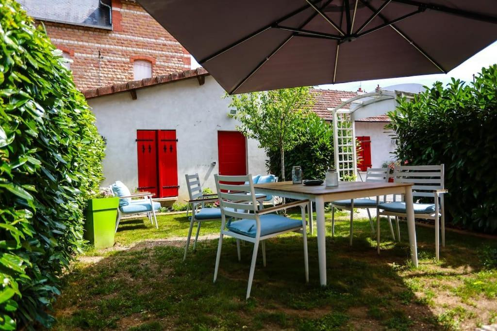 F3 80 M2 Longere Plain Pied Au Centre Auxonne. Villa Exterior photo