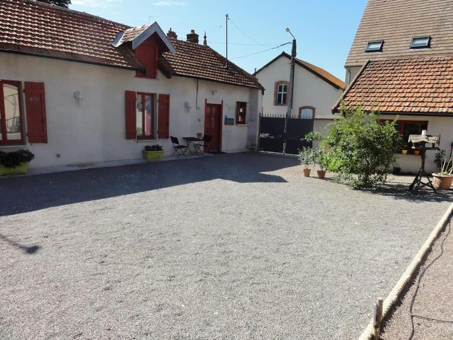 F3 80 M2 Longere Plain Pied Au Centre Auxonne. Villa Exterior photo